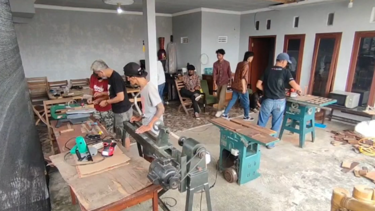 get-in-touch T 64243e9cf3657